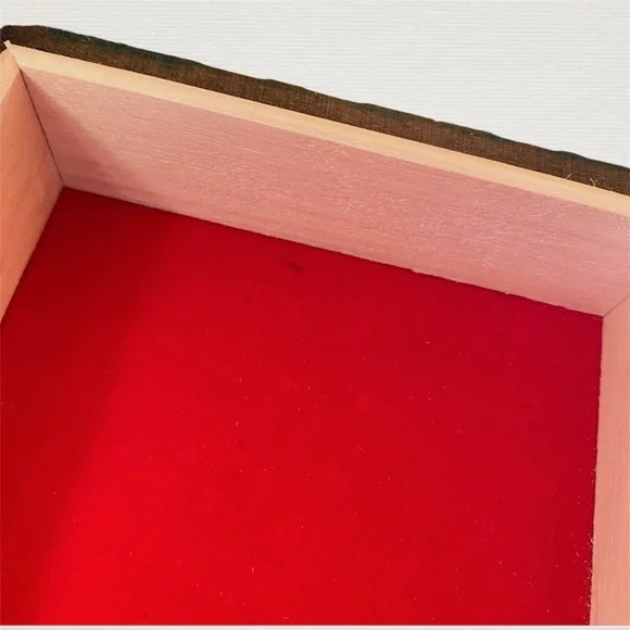 Small Handmade Polish Box with Carved Painted Lacquered Flowers - Picture 11 of 11